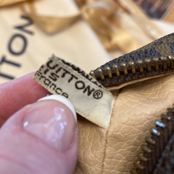 👜 Louis Vuitton Authentic French Trousse Toilette 28 🎉 Host Pick 7/22 🎉 - Picture 7 of 7